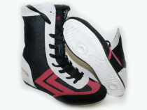 Боксерки "SPRINTER" на шнуровке - обувь для соревнований и тренировок по боксу. Исполнение: ис.кожа, замша, синтетическая ткань.Цвет красный с черным.
