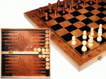 Игра "3 в 1". Материал: дерево. В комплекте игры: нарды, шахматы, шашки. Размер доски в разложенном виде 23,5 см х23, 5 см